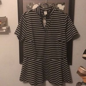 Black & White Peplum Top w/ Keyhole Neckline 🔑